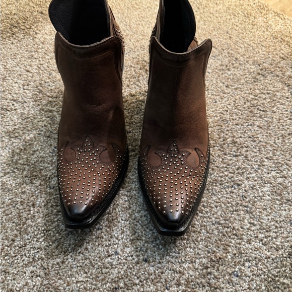 Women’s Ariat “Dixon” Brown Studded Ankle Boots - Picture 3 of 6